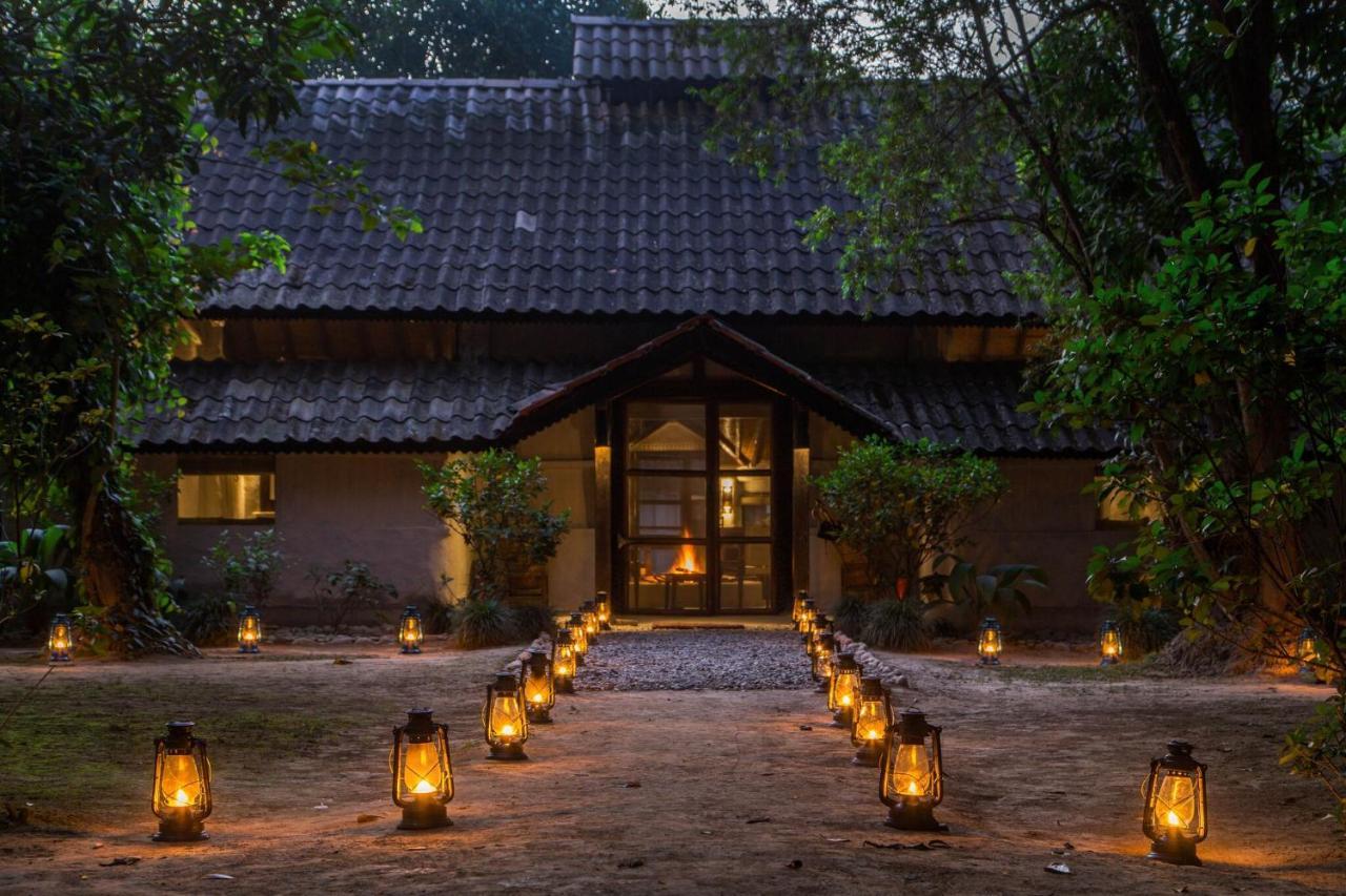 Tiger Tops Tharu Lodge Chitwan Exterior foto
